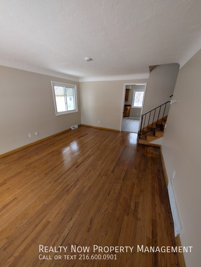 12517 Park Knoll Dr in Garfield Heights, OH - Foto de edificio - Building Photo