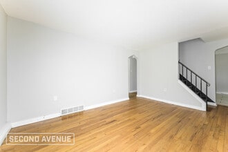 128 Bellwood Dr in Munhall, PA - Building Photo - Building Photo