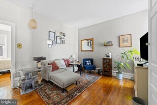 876 N 23rd St in Philadelphia, PA - Building Photo