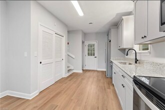 1036 Ivaloo St in Norfolk, VA - Building Photo - Building Photo