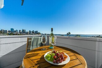 2452 Union St in San Diego, CA - Foto de edificio - Building Photo