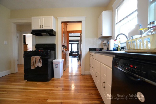 21 N Crescent Circuit, Unit 2 in Boston, MA - Foto de edificio - Building Photo