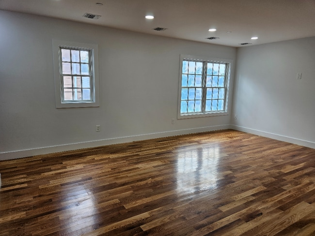 90 Shrewsbury Ave in Red Bank, NJ - Building Photo - Building Photo