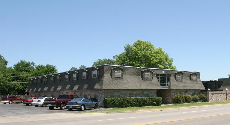 Bethany Park in Bethany, OK - Foto de edificio