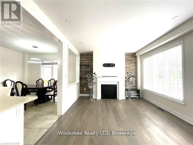 7729 Hackberry Trl in Niagara Falls, ON - Building Photo - Building Photo