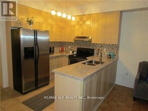 1998 Calvington Dr in Pickering, ON - Building Photo - Building Photo