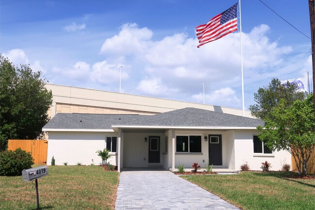 property at 4019 W Lemon St
