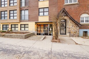 4594 Décarie Boul in Montréal, QC - Building Photo