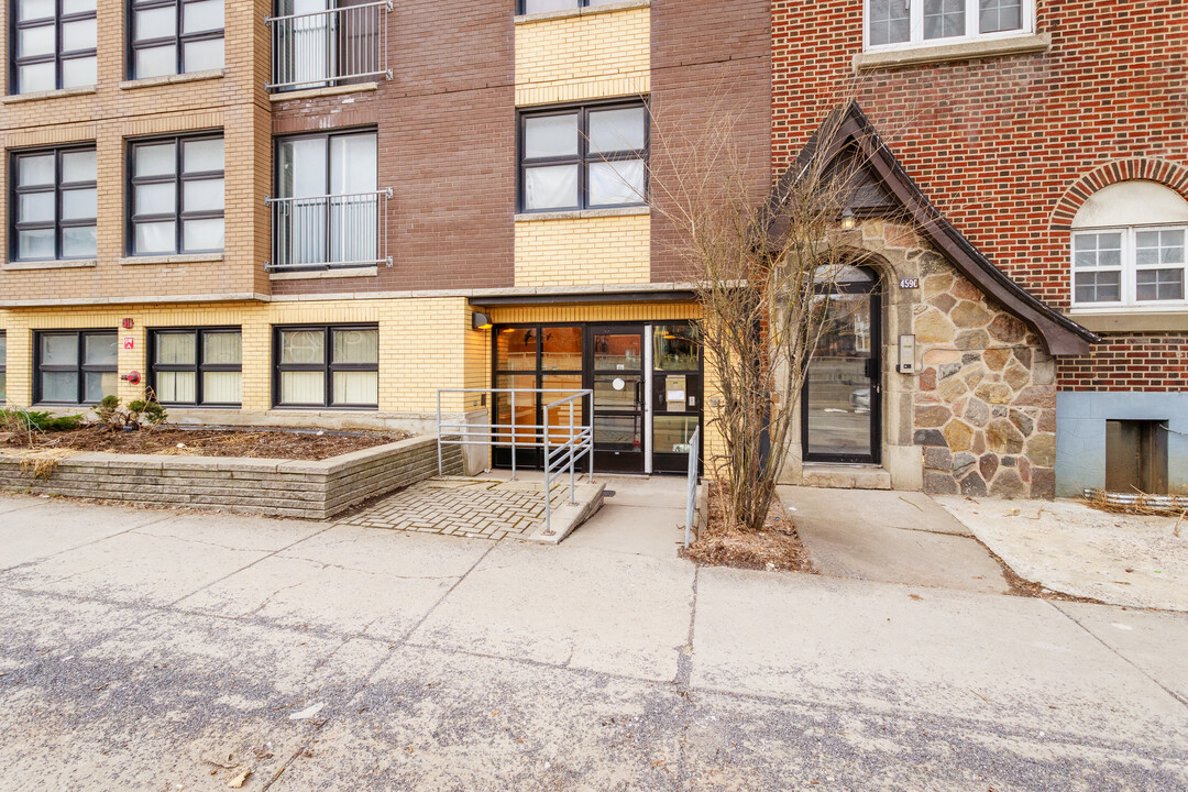 4594 Décarie Boul in Montréal, QC - Building Photo
