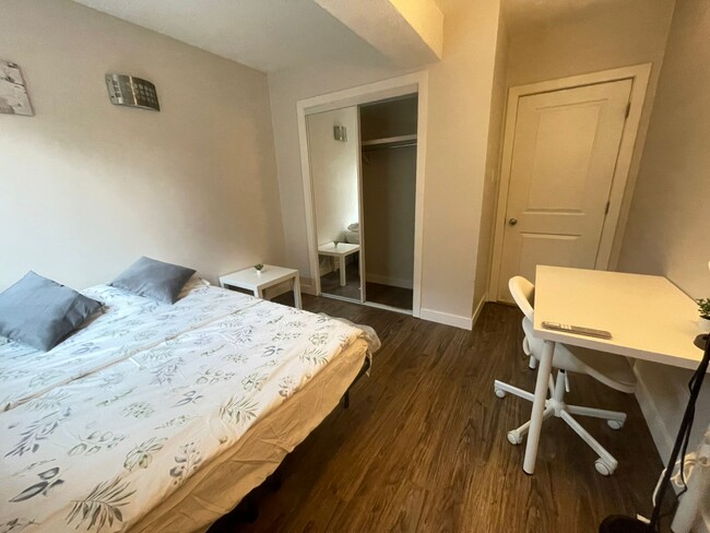 1015 Cameron Ave SW in Calgary, AB - Building Photo - Building Photo