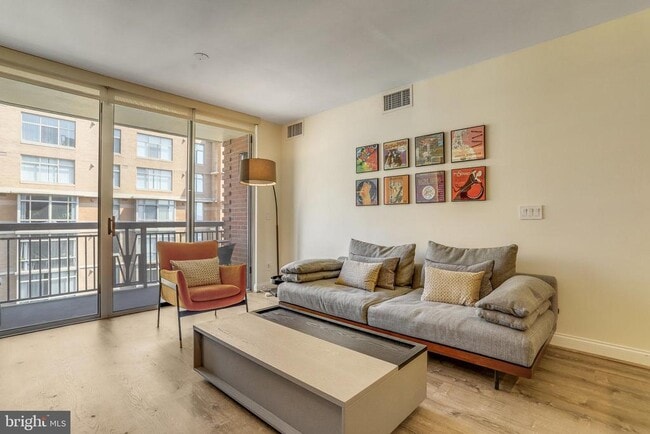 1020 N Highland St in Arlington, VA - Building Photo - Building Photo