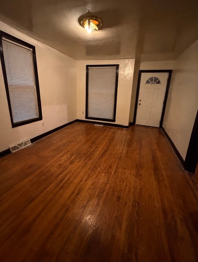 2512 N 35th St, Unit Lower Unit