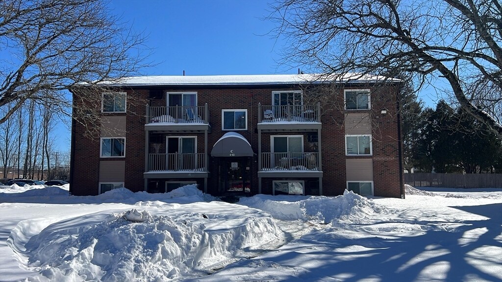 328 Greenwood St in Worcester, MA - Building Photo