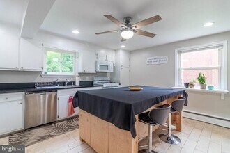 10305 Beaumont St in Fairfax, VA - Foto de edificio - Building Photo