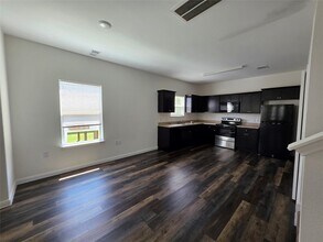 6210 Lacey Oak Dr in Hitchcock, TX - Building Photo - Building Photo