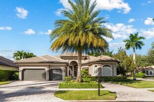 10775 Blue Palm St in Plantation, FL - Building Photo