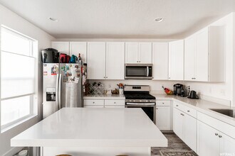 3841 Kinglassie Ln in Taylorsville, UT - Building Photo - Building Photo