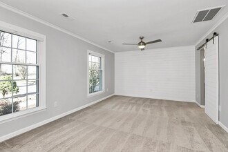 1932 Stoneyridge Dr in Charlotte, NC - Building Photo - Building Photo