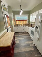 1418 Burwell St in Bremerton, WA - Building Photo - Building Photo