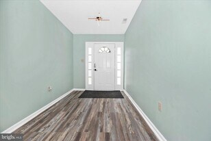 7130 Oberlin Cir in Frederick, MD - Building Photo