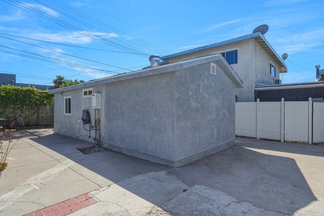 5862 Beck Ave in North Hollywood, CA - Building Photo - Building Photo