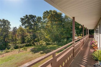 26 Crandall Hill Rd in Montville, CT - Foto de edificio - Building Photo