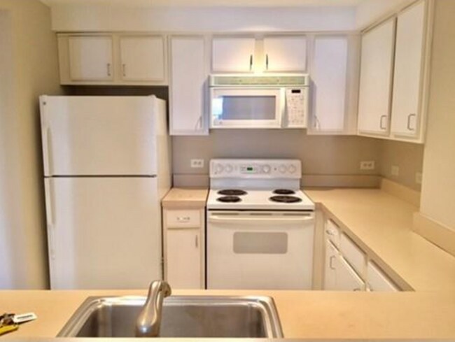532 Commonwealth Ave, Unit A in Boston, MA - Building Photo - Building Photo
