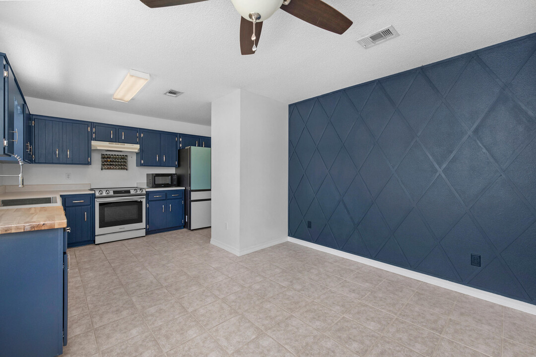 7344 Westminster Dr in Navarre, FL - Building Photo