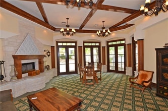 2320 Gracy Farms Ln in Austin, TX - Foto de edificio - Building Photo