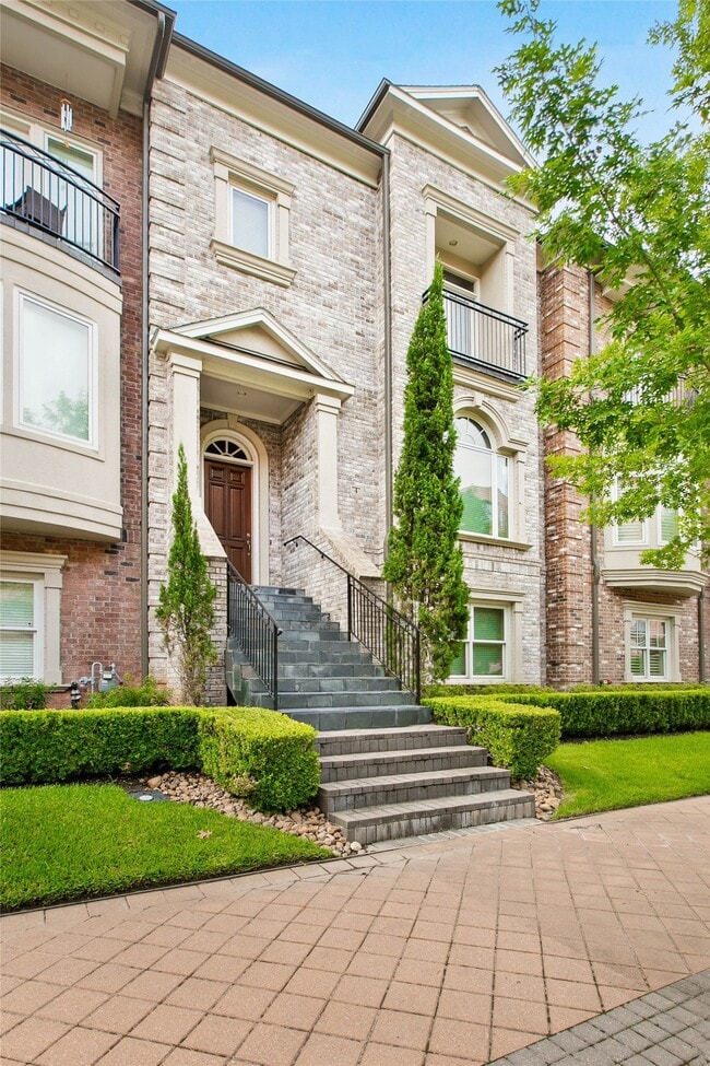 property at 4 Waterway Ct