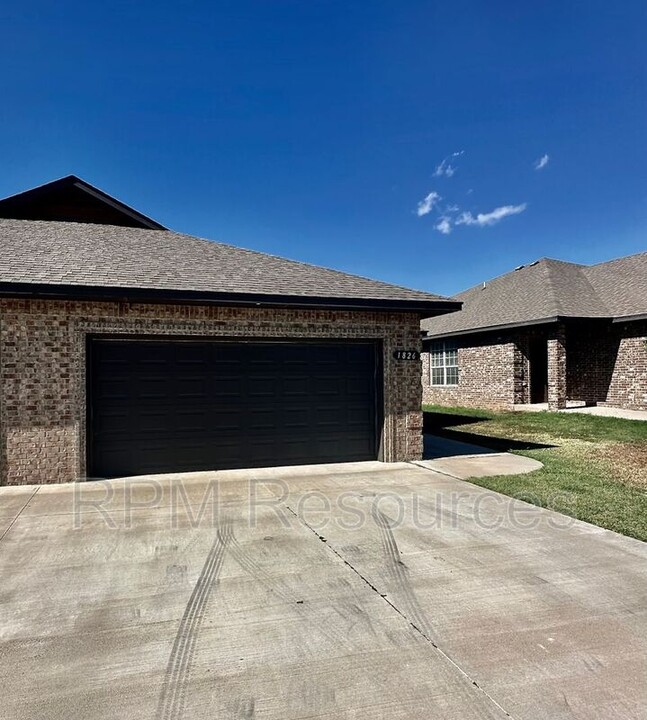 1826 Cypress Ln in El Reno, OK - Building Photo