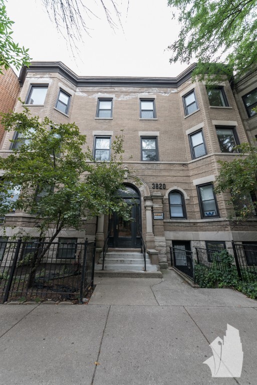3830 N Sheffield Ave, Unit 2 in Chicago, IL - Foto de edificio - Building Photo