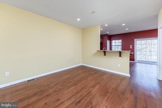 122 Winterberry Way in Woodbury, NJ - Building Photo - Building Photo