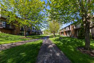 Willow Creek in Milwaukee, WI - Foto de edificio - Building Photo