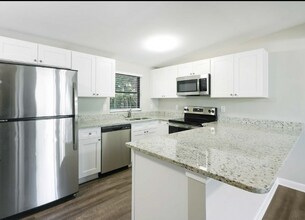 8847 N 33rd St in Tampa, FL - Building Photo - Building Photo