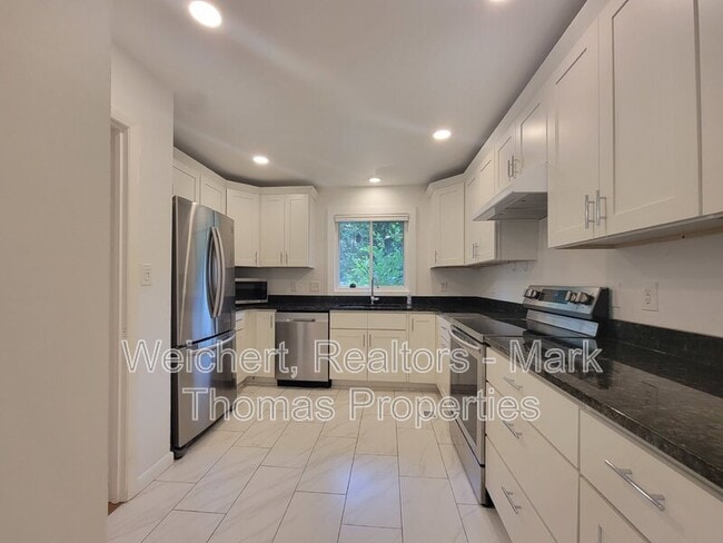 property at 111 Twisted Oak Pl