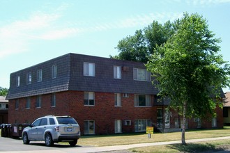 Montana Apartments in St. Paul, MN - Building Photo - Building Photo