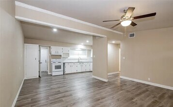 4713 Dahlia Ln in Victoria, TX - Building Photo - Building Photo