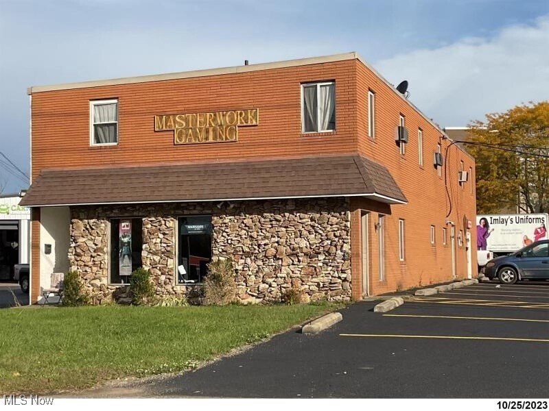 579 Harding Rd in Zanesville, OH - Building Photo