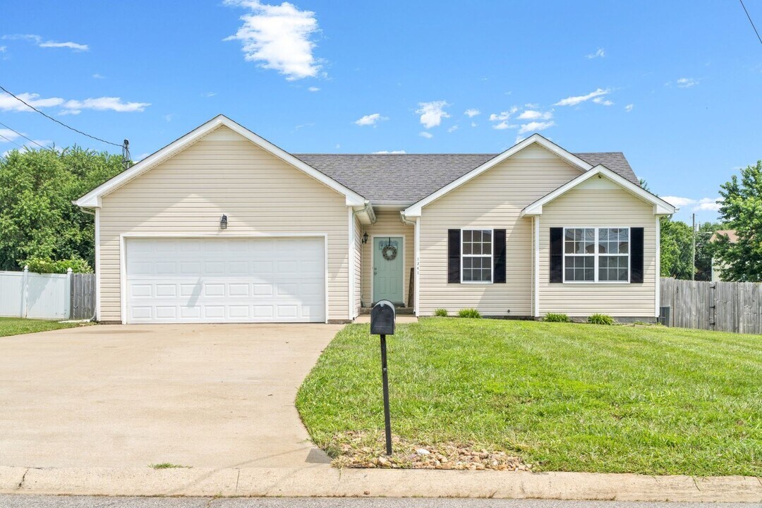 1341 Meredith Way in Clarksville, TN - Building Photo