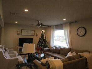 11425 Lochwood Blvd in Dallas, TX - Building Photo - Building Photo