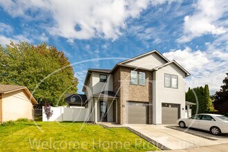 284 NE Maple St in College Place, WA - Building Photo - Building Photo