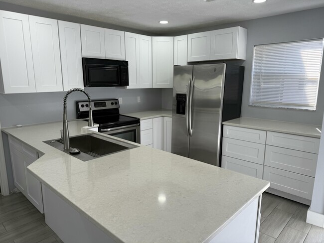 1392 Riverside Cir in Wellington, FL - Building Photo - Building Photo