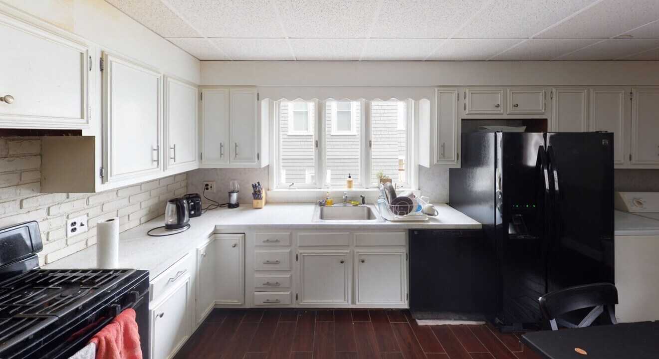 14 Dow St, Unit 2 in Somerville, MA - Building Photo