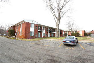 Water's Edge Apartments in Van Buren Twp, MI - Building Photo - Building Photo