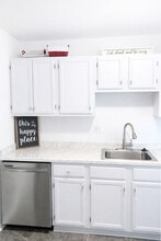 49 Flanders Ln in Cincinnati, OH - Building Photo - Building Photo