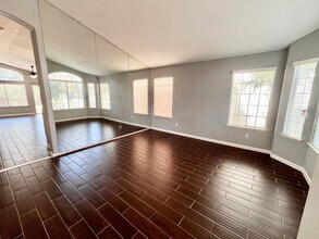 5585 W Chennault Ave in Fresno, CA - Building Photo - Building Photo
