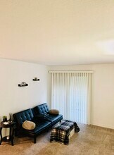 4918 River Glen Dr in Las Vegas, NV - Building Photo - Building Photo