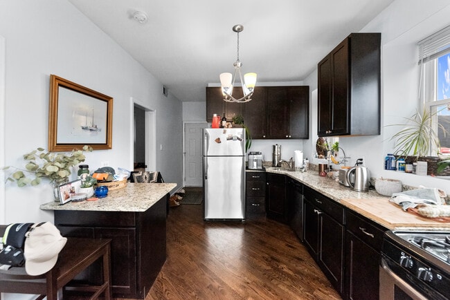 2348 W Moffat St in Chicago, IL - Building Photo - Building Photo