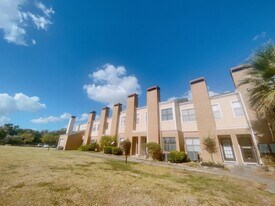 7900 Bissonnet St in Houston, TX - Building Photo